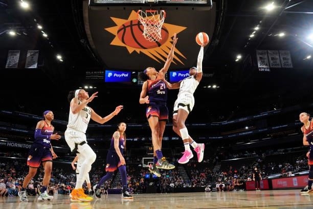 Diamond DeShields of the Chicago Sky shoots the ball against the Phoenix Mercury on August 31, 2021 at Footprint Center in Phoenix, Arizona. NOTE TO...