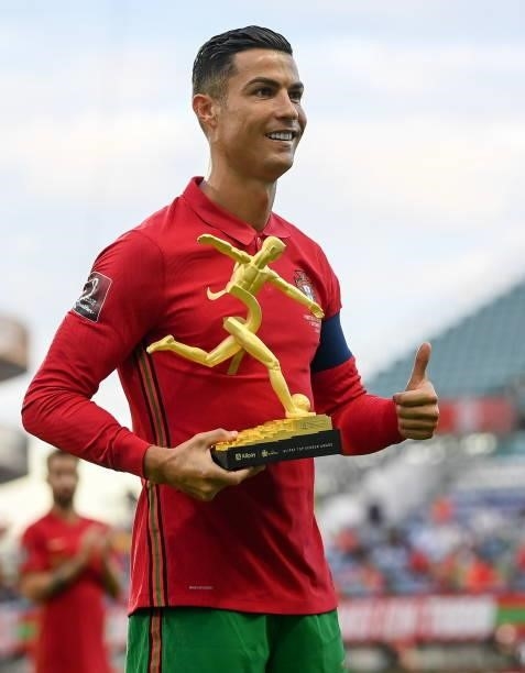 Faro , Portugal - 1 September 2021; Cristiano Ronaldo of Portugal with his Alipay UEFA EURO2020 Top Scorer Award before the FIFA World Cup 2022...