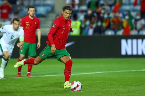 Cristiano Ronaldo of Manchester United and Portugal shoots during the 2022 FIFA World Cup Qualifier match between Portugal and Republic of Ireland at...