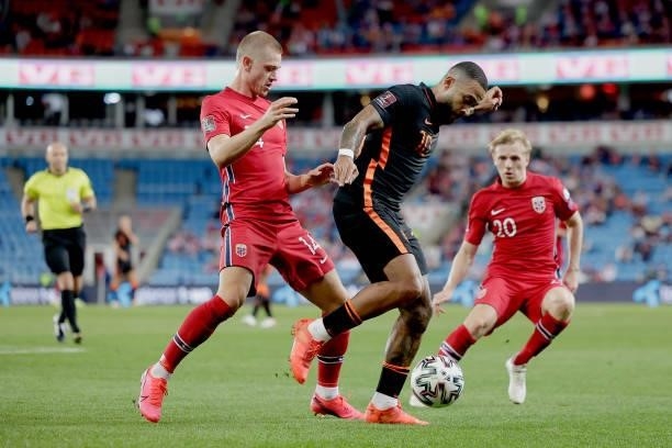 Julian Ryerson of Norway, Memphis Depay of Holland during the World Cup Qualifier match between Norway v Holland at the Ullevaal Stadium on September...