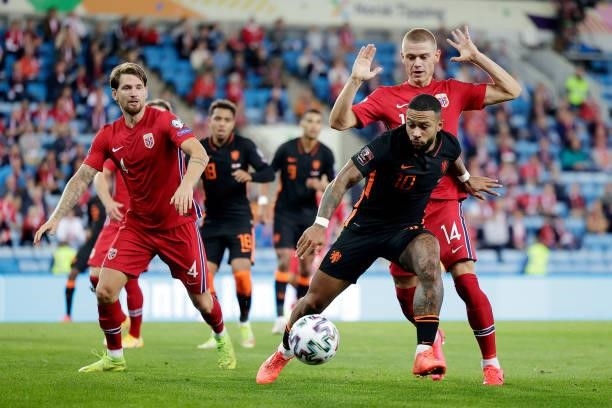 Memphis Depay of Holland, Julian Ryerson of Norway during the World Cup Qualifier match between Norway v Holland at the Ullevaal Stadium on September...