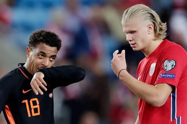 Donyell Malen of Holland, Erling Braut Haaland of Norway during the World Cup Qualifier match between Norway v Holland at the Ullevaal Stadium on...
