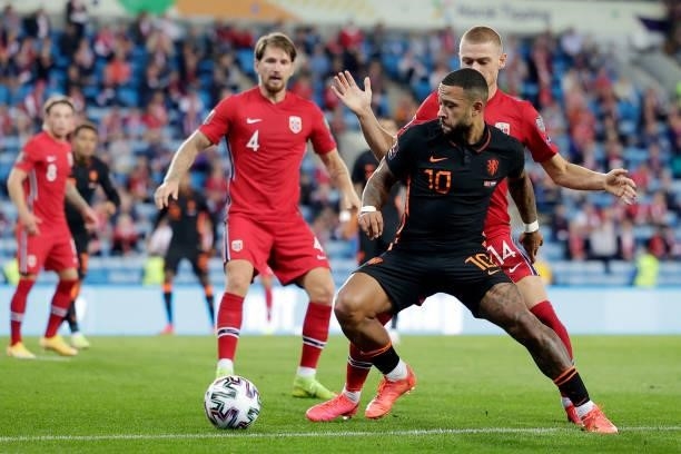 Memphis Depay of Holland, Julian Ryerson of Norway during the World Cup Qualifier match between Norway v Holland at the Ullevaal Stadium on September...