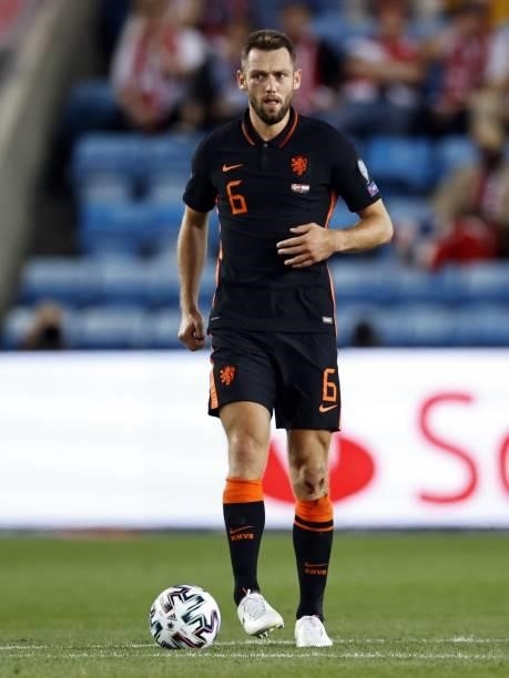 Stefan de Vrij of Holland during the World Cup qualifier match between Norway and the Netherlands at the Ullevaal Stadium on September 01, 2021 in...