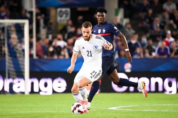 Stjepan LONCAR of Bosnia Herzegovina and Aurelien TCHOUAMENI of France during the FIFA World Cup 2022 Qatar qualifying match between France and...