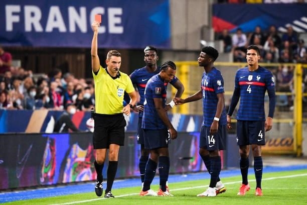 Sandro SHARER, referee give a red card at Jules KOUNDE, under the eyes of Paul POGBA, Aurelien TCHOUAMENI, Raphael VARANE of France during the FIFA...