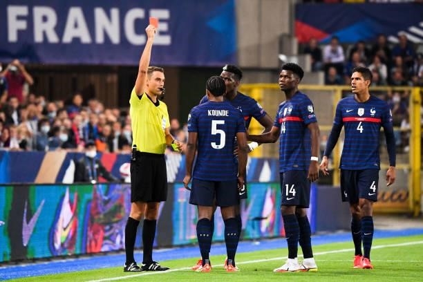 Sandro SHARER, referee give a red card at Jules KOUNDE, under the eyes of Paul POGBA, Aurelien TCHOUAMENI, Raphael VARANE of France during the FIFA...