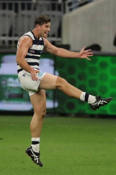 Tom Hawkins of the Cats kicks on goal during the 2021 AFL Second Semi Final match between the Geelong Cats and the GWS Giants at Optus Stadium on...