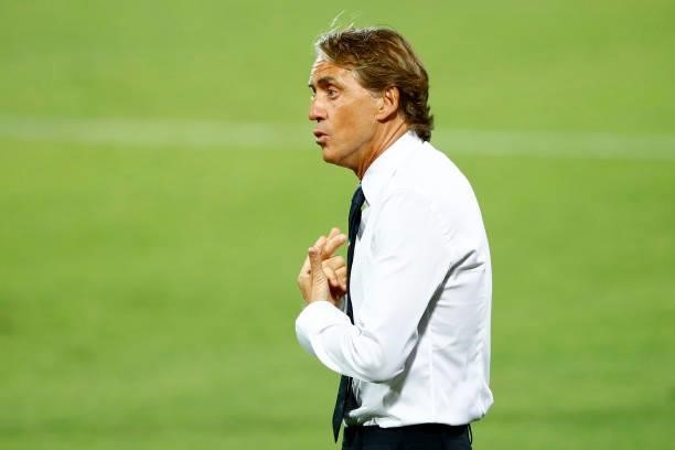 Head coach Roberto Mancini of Italy gestures during the 2022 FIFA World Cup Qualifier Group C match between Italy and Bulgaria at Artemio Franchi on...