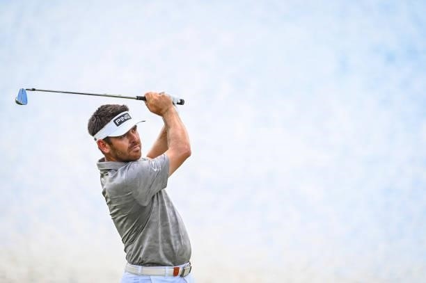 Louis Oosthuizen of South Africa plays his second shot on the eighth hole during the first round of the TOUR Championship, the final event of the...