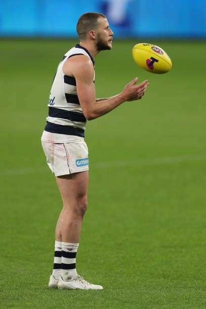 Sam Menegola of the Cats lines up a kick on goal during the 2021 AFL Second Semi Final match between the Geelong Cats and the GWS Giants at Optus...