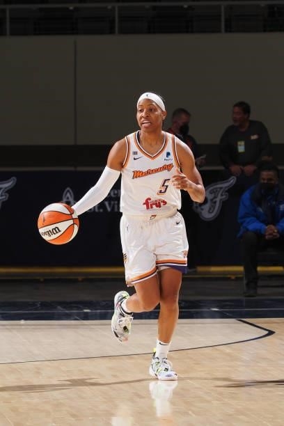 Shey Peddy of the Phoenix Mercury handles the ball during the game against the Indiana Fever on September 4, 2021 at the Indiana Farmers Coliseum in...