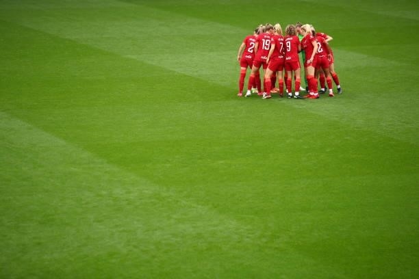 Liverpool players huddle prior to the Barclays FA Women's Championship between Watford Ladies and Liverpool Women at Vicarage Road on September 4,...