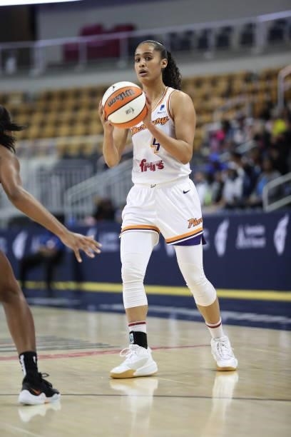 Skylar Diggins-Smith of the Phoenix Mercury handles the ball during the game against the Indiana Fever on September 4, 2021 at the Indiana Farmers...