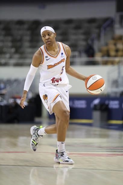 Shey Peddy of the Phoenix Mercury handles the ball during the game against the Indiana Fever on September 4, 2021 at the Indiana Farmers Coliseum in...