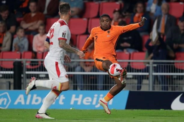 Marko Simic of Montenegro, Steven Bergwijn of Holland during the World Cup Qualifier match between Holland v Montenegro at the Philips Stadium on...