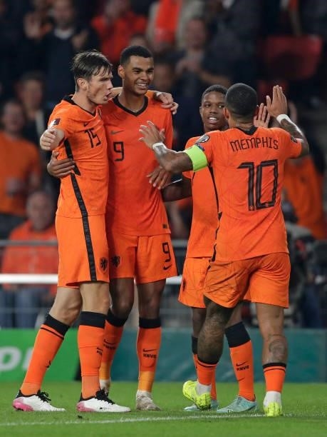 Cody Gakpo of Holland celebrates 4-0 with Marten de Roon of Holland, Tyrell Malacia of Holland, Memphis Depay of Holland during the World Cup...
