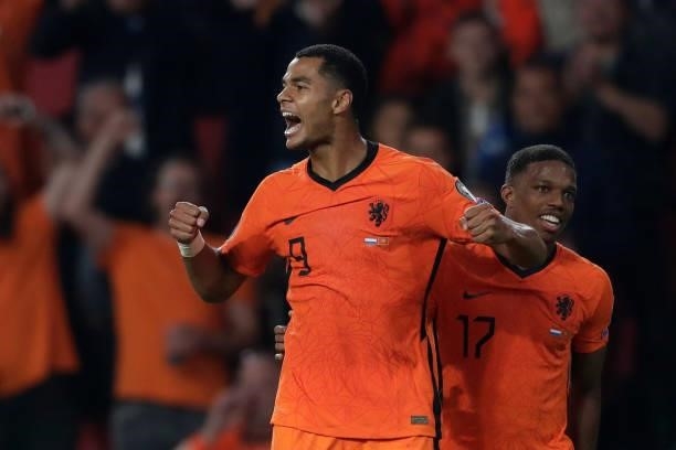 Cody Gakpo of Holland celebrates 4-0 with Tyrell Malacia of Holland during the World Cup Qualifier match between Holland v Montenegro at the Philips...