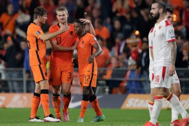 Marten de Roon of Holland, Matthijs de Ligt of Holland, Tyrell Malacia of Holland celebrate the victory during the World Cup Qualifier match between...