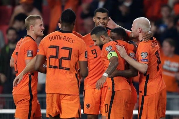 Cody Gakpo of Holland celebrates 4-0 with Matthijs de Ligt of Holland, Denzel Dumfries of Holland, Memphis Depay of Holland, Tyrell Malacia of...