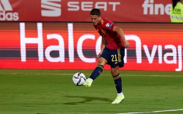 Pablo Fornals of Spain controls the ball during the 2022 FIFA World Cup Qualifier match between Spain and Georgia at Estadio Nuevo Vivero on...