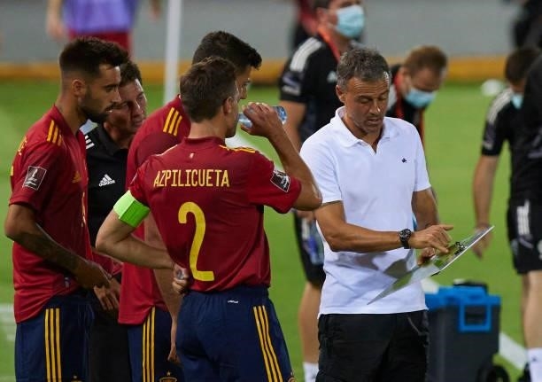 Luis Enrique of Spain talks with the players during the 2022 FIFA World Cup Qualifier match between Spain and Georgia at Estadio Nuevo Vivero on...