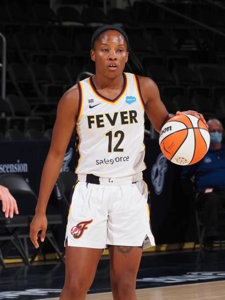 Lindsay Allen of the Indiana Fever dribbles the ball during the game against the Phoenix Mercury on September 6, 2021 at Bankers Life Fieldhouse in...