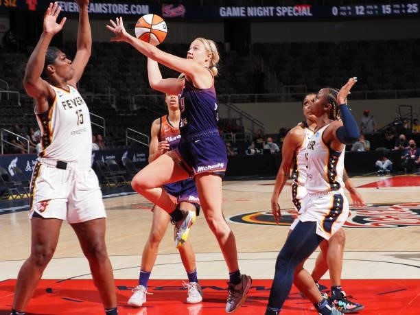 Sophie Cunningham of the Phoenix Mercury shoots the ball during the game against the Indiana Fever on September 6, 2021 at Bankers Life Fieldhouse in...