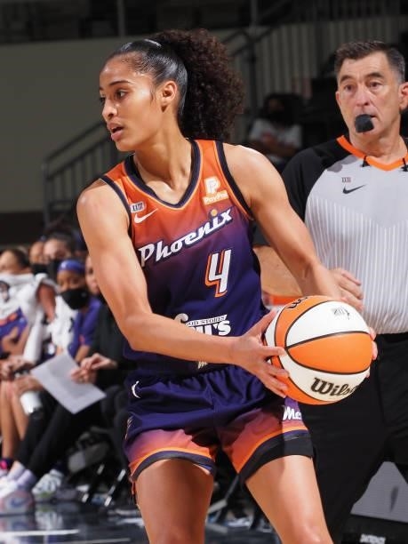 Skylar Diggins-Smith of the Phoenix Mercury handles the ball during the game against the Indiana Fever on September 6, 2021 at Bankers Life...