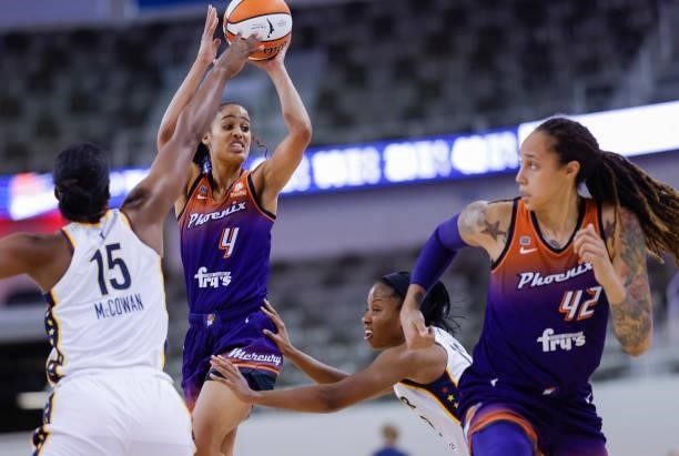 Skylar Diggins-Smith of the Phoenix Mercury passes the ball during the game against the Indiana Fever at Indiana Farmers Coliseum on September 6,...