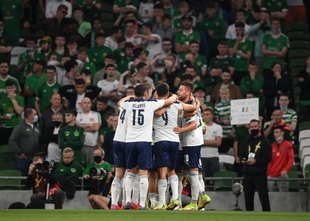Dublin , Ireland - 7 September 2021; Serbia players celebrate their side's first goal scored by team-mate Sergej Milinkovi­Savi during the FIFA World...