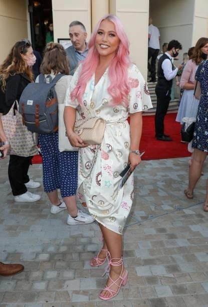 Amelia Lily attends a Gala Performance of "Waitress