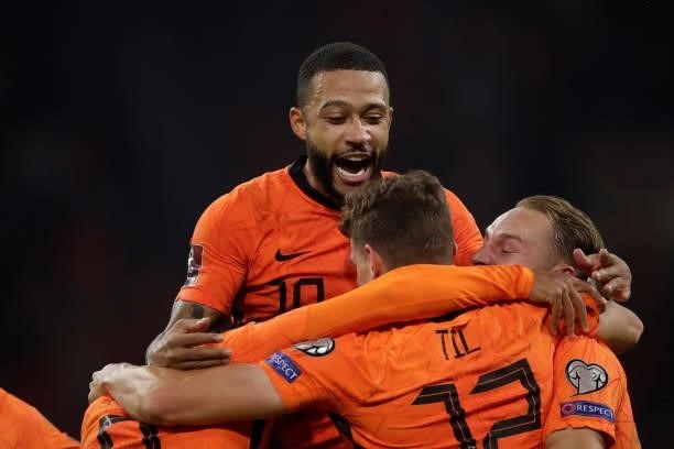 Guus Til of Holland celebrates 5-0 with Memphis Depay of Holland, Teun Koopmeiners of Holland during the World Cup Qualifier match between Holland v...