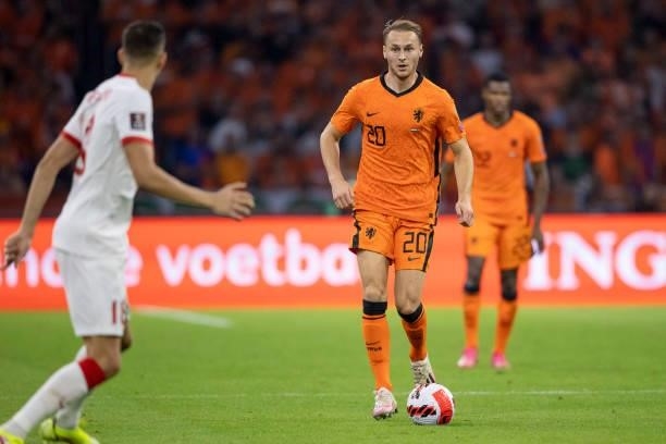 Teun Koopmeiners of Netherlands Controls the ball during the 2022 FIFA World Cup Qualifier match between Netherlands and Turkey at Johan Cruijff...