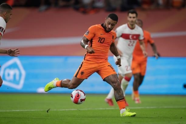 Memphis Depay of Holland scores the second goal to make it 2-0 during the World Cup Qualifier match between Holland v Turkey at the Johan Cruijff...