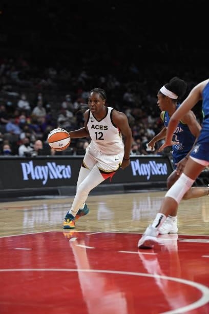 Chelsea Gray of the Las Vegas Aces drives to the basket against the Minnesota Lynx on September 8, 2021 at the Michelob ULTRA Arena in Las Vegas,...