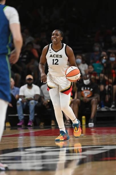 Chelsea Gray of the Las Vegas Aces handles the ball during the game against the Minnesota Lynx on September 8, 2021 at the Michelob ULTRA Arena in...