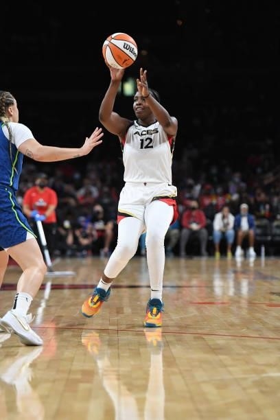Chelsea Gray of the Las Vegas Aces handles the ball during the game against the Minnesota Lynx on September 8, 2021 at the Michelob ULTRA Arena in...