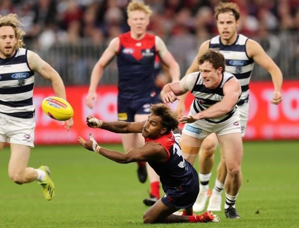 Kysaiah Pickett of the Demons handpasses the ball during the 2021 AFL First Preliminary Final match between the Melbourne Demons and the Geelong Cats...