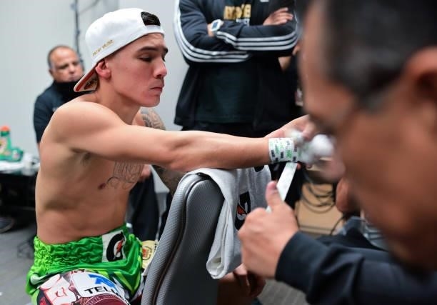 Super featherweight champion Oscar Valdez gets his hands wrapped before his fight against Robson Conceição at Casino del Sol on September 10, 2021 in...