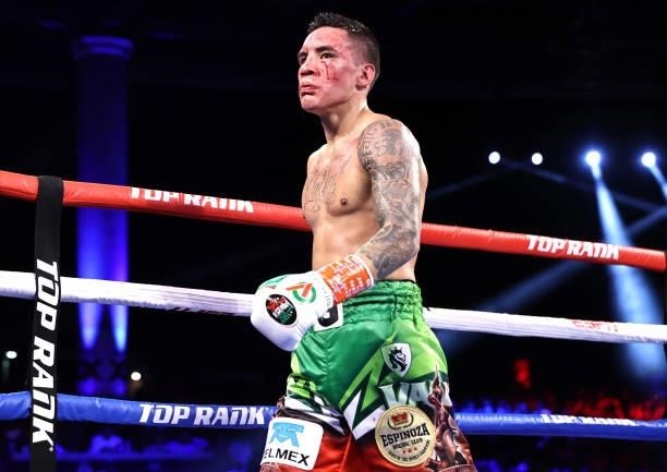 Oscar Valdez between rounds during his fight with Robson Conceição for the WBC super featherweight championship at Casino del Sol on September 10,...