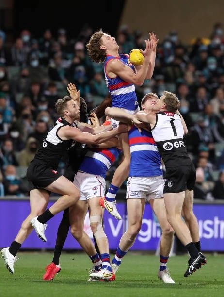 Aaron Naughton of the Bulldogs marks the ball during the 2021 AFL Second Preliminary Final match between the Port Adelaide Power and the Western...
