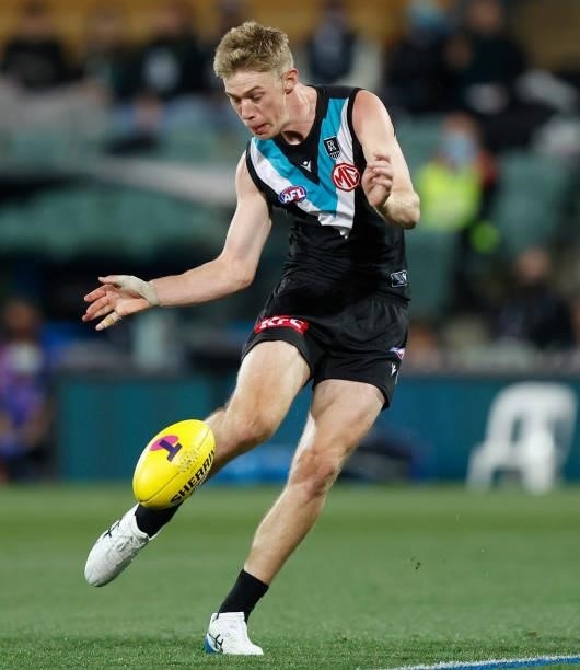 Todd Marshall of the Power kicks the ball during the 2021 AFL Second Preliminary Final match between the Port Adelaide Power and the Western Bulldogs...