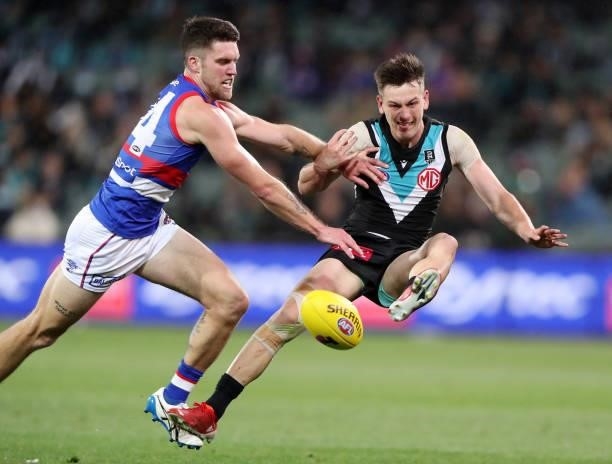 Zak Butters of the Power and Bailey Williams of the Bulldogs during the 2021 AFL Second Preliminary Final match between the Port Adelaide Power and...