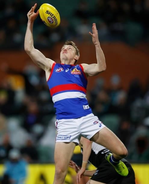 Bailey Dale of the Bulldogs in action during the 2021 AFL Second Preliminary Final match between the Port Adelaide Power and the Western Bulldogs at...