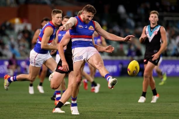 Marcus Bontempelli of the Bulldogs kicks the ball during the 2021 AFL Second Preliminary Final match between the Port Adelaide Power and the Western...