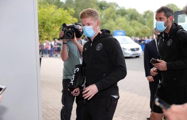 Kevin De Bruyne of Manchester City arrives ahead of the Premier League match between Leicester City and Manchester City at King Power Stadium on...