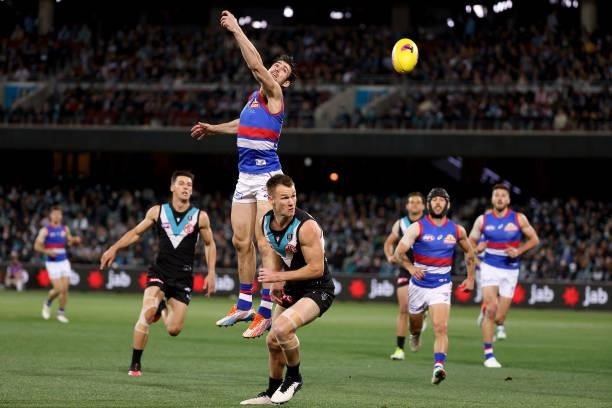 Easton Wood of the Bulldogs competes with Robbie Gray of the Power during the 2021 AFL Second Preliminary Final match between the Port Adelaide Power...