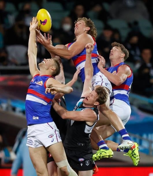 Aaron Naughton of the Bulldogs attempts to mark over Tom Jonas of the Power during the 2021 AFL Second Preliminary Final match between the Port...