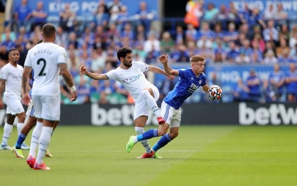 Harvey Barnes of Leicester City in action with lkay Gündoan of Manchester City during the Premier League match between Leicester City and Manchester...